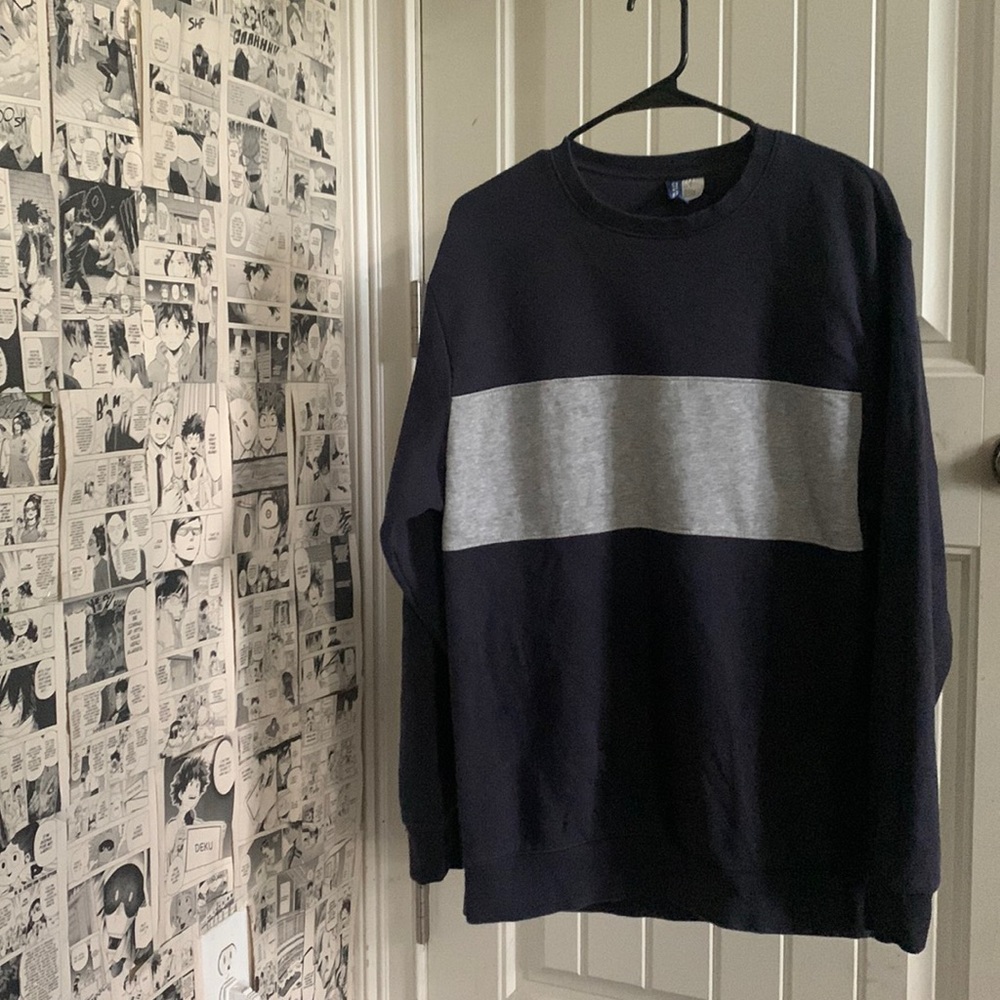 Divided long sleeve sweater